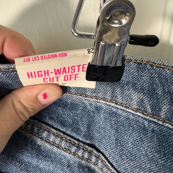 NWT PINK VS Cut Off High Waisted Denim Shorts Medium Wash Size 28 - Picture 8 of 9